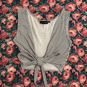 PrettyLittleThing Knotted Crop Top (+Bonus!)